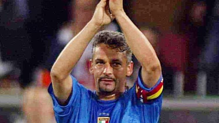 L’immagine-simbolo del nuovo singolo di Miles Kane, intitolato «Baggio»Roberto Baggio: Pallone d’Oro 1993, capitano del Brescia dal 2000 al 2004