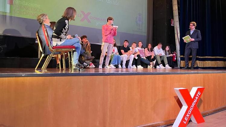 Folta la rappresentanza di studenti all’incontro promosso da Fondazione Soldano e Comune di DesenzanoI ragazzi delle scuole superiori hanno dialogato con Telmo Pievani