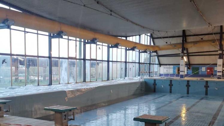 Per le piscine comunali di Desenzano un futuro incerto: sarebbe necessaria una radicale ristrutturazione