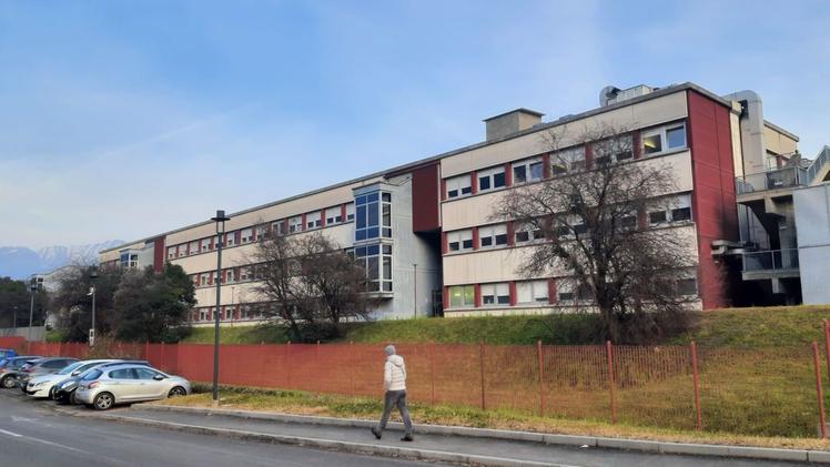 L’ospedale di Esine  dove il medico camuno, arrestato lunedì dai carabinieri della compagnia di Breno, dirigeva il reparto di Oculistica