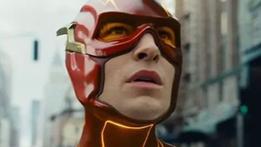 Ezra Miller torna a indossare la tutina rossa di Flash/Barry Allen nell’ultimo film del DC Extended Universe