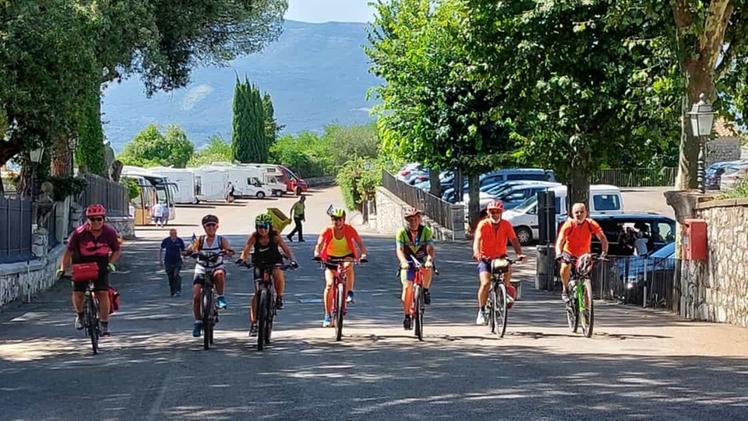 Continua il viaggio dei paciclisti bresciani verso Scampia
