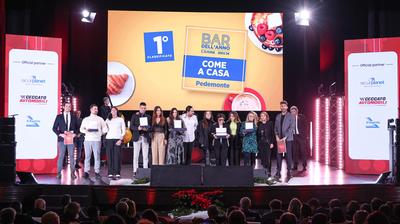 La premiazione «Bar dell'anno» al teatro Nuovo (Fotolive)
