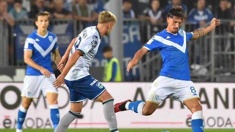 Emanuele Ndoj, centrocampista lascia il Brescia dopo 143 presenze condite da 12 gol e 11 assist