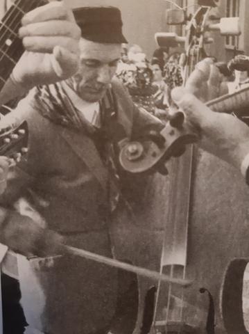 nella foto "Gioanì" uno dei "suonatori" del carnevale di Bagolino