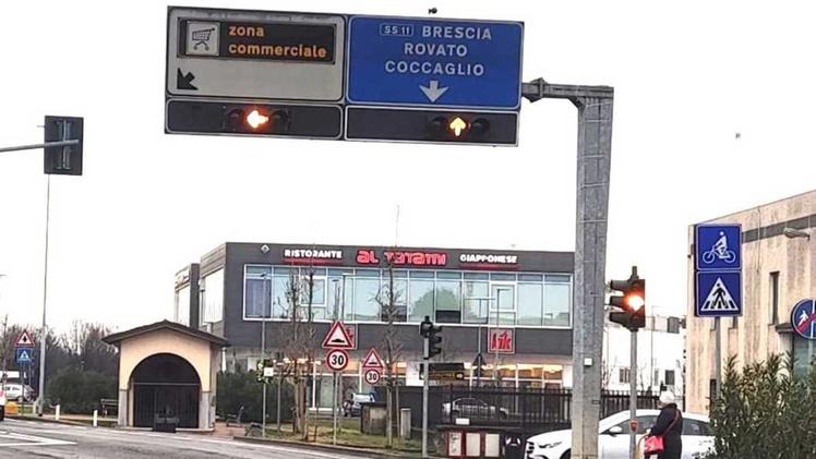 In via Brescia Il sistema semaforico con «Multafot»