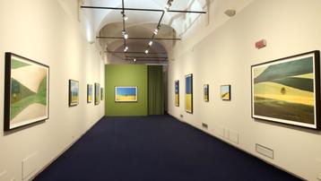 Una sala del museo con alcune opere di Fontana