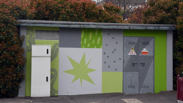 Una cabina elettrica oggetto di un recente intervento di street art