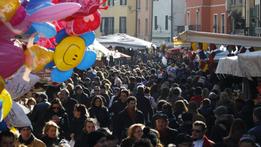 Brescia: bancarelle alla Fiera di San Faustino e Giovita (FOTO D'ARCHIVIO)