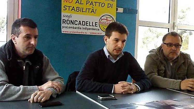 Alessandro Ceresoli, al centro, candidato sindaco
