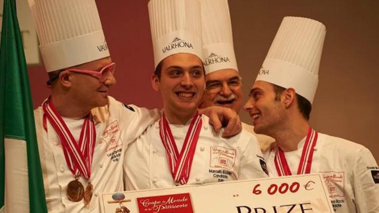 Il team italiano di pasticceri che ha conquistato il bronzo in Francia   