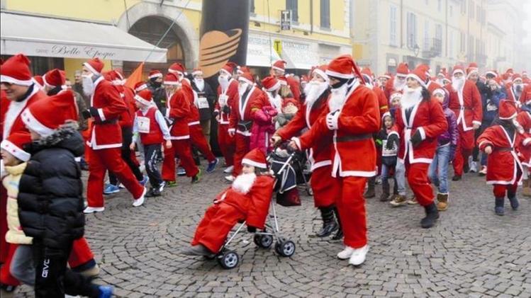 Per la corsa non competitiva il picco delle presenze dei Babbi Natale ha toccato quota 600 iscritti