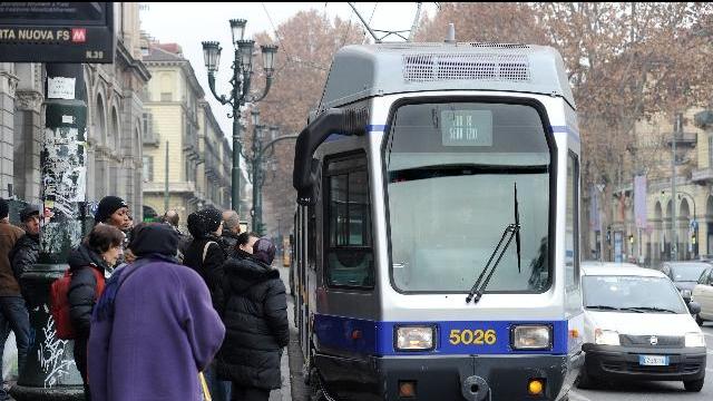 
            
            Ritardi tram-bus, Torino rimborsa 3 euro
          