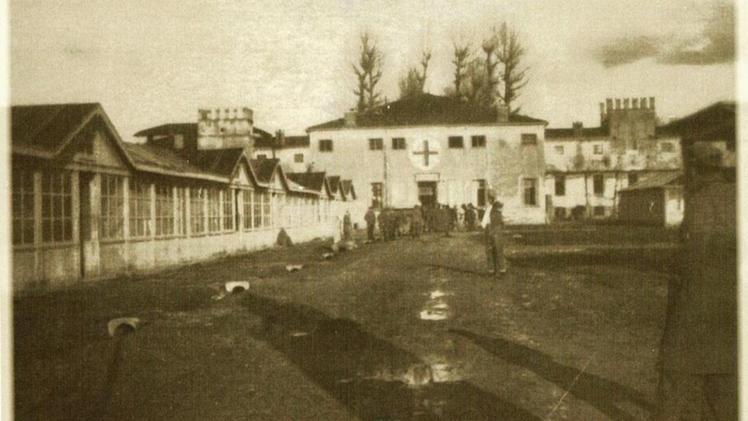 Una foto d'epoca di villa Godi durante la Grande Guerra