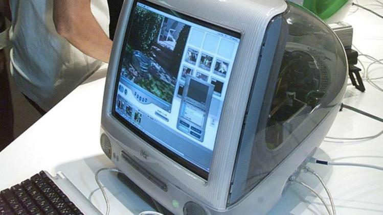 Il primo iMac, antesignano di una fortunatissima serie   