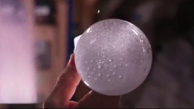 ISS, esperimenti spaziali: le bolle d'acqua effervescenti