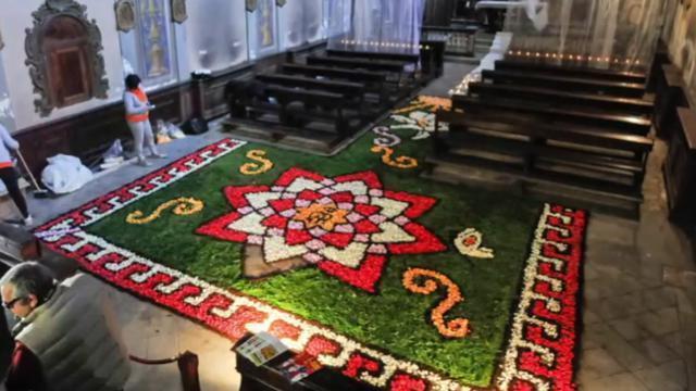 Torino, un tappeto di 20 mila petali per la Certosa di Collegno