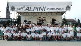 
 Foto di gruppo per gli alpini che hanno organizzato la festa a Pompiano