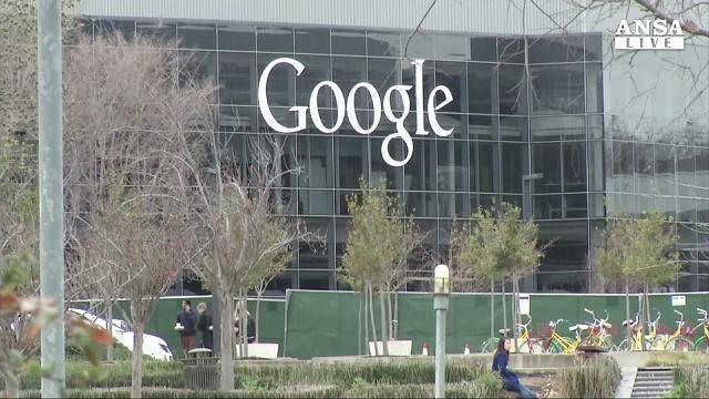 Google annuncia a sorpresa una rivoluzione societaria con la nascita di Alphabet, la holding a cui faranno capo tutte le divisioni del gruppo, inclusa Google Inc, che ne diventerà una controllata. "E' un nuovo capitolo della nostra storia", ha affermato Larry Page, il co-fondatore della società