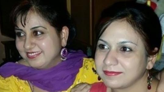 Gurdeep Kaur, 37 anni, con la sorella Rajandeep di 32
