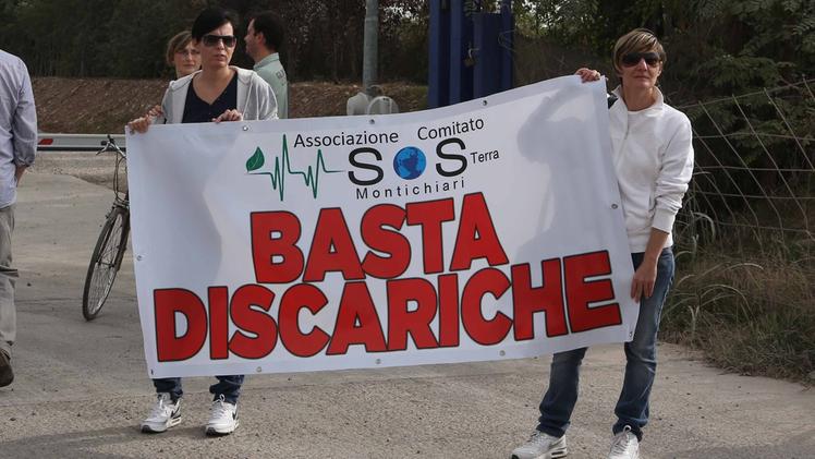 Una  manifestazione  contro le discariche di Calcinato e Montichiari