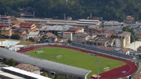 Lo stadio «Saleri» di Lumezzane: torna il sereno tra calcio e rugby