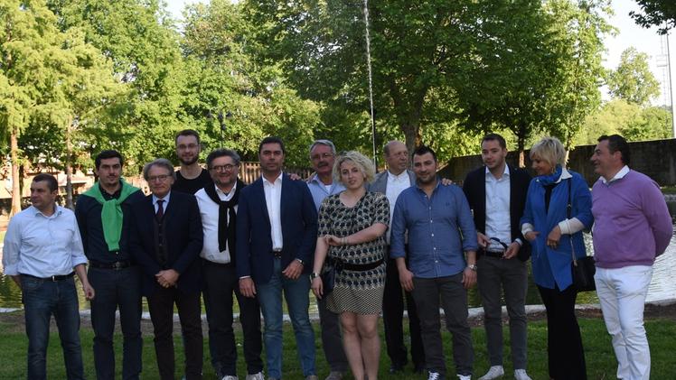 Foto di gruppo con la «squadra» per il sindaco Alessandro Seghezzi