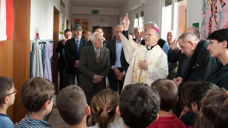 Monsignor Zani benedice l’intitolazione dell’aula della Tovini-Kolbe 