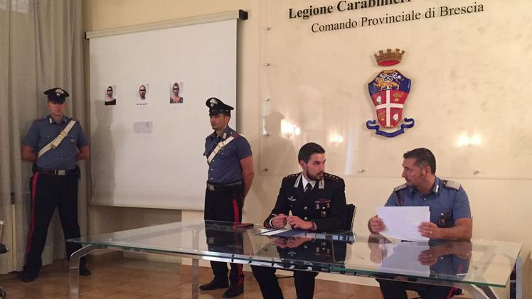 I vertici della compagnia dei Carabinieri di Desenzano del Garda durante la conferenza stampa