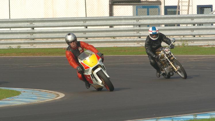Prove di guida sicura nell’autodromo di CastrezzatoUna gara di moto storiche sulla pista bresciana