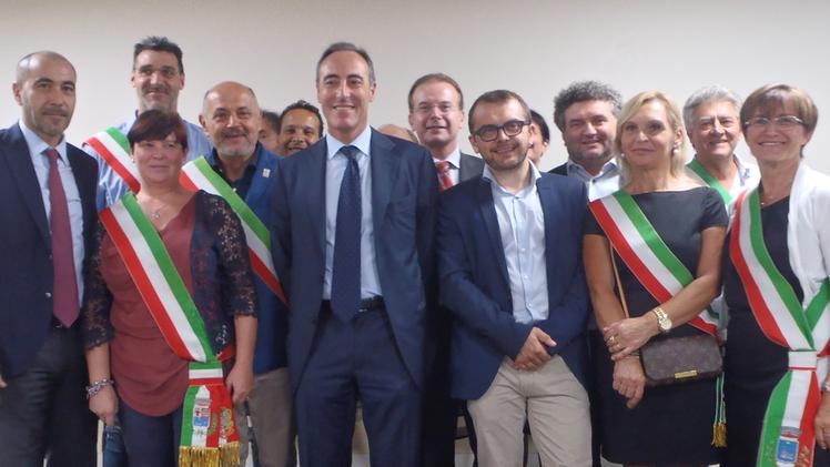 L’assessore regionale Giulio Gallera con sindaci e dirigenti