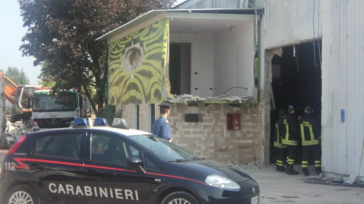 I carabinieri intervenuti al capannone dove si è verificato l’incidente