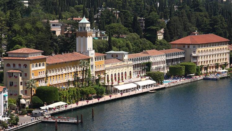 Una suggestiva  veduta del Grand Hotel di Gardone Riviera 