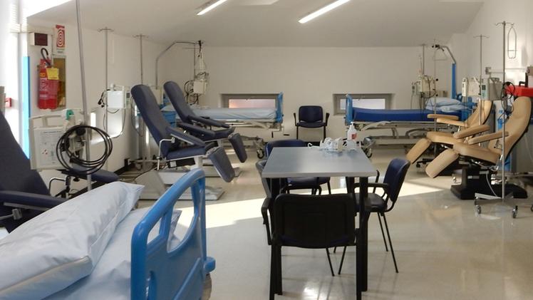 Il primario Antonino Castro e l’aiuto Loredanna SansonnoIl nuovo spazio nel reparto di Oncologia riservato alla somministrazione della chemioterapia