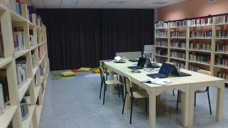 Cemmo: l’interno della biblioteca scolastica rinnovata