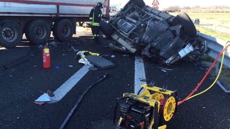 Il fuoristrada dopo l’impatto con il camion si è ribaltato: Giacomo Avoti è deceduto sul colpo 
