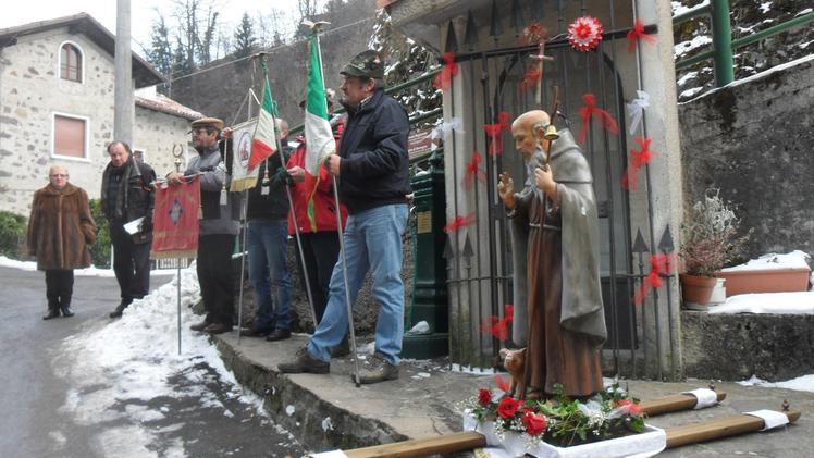 La statua di Sant’Antonio Abate portata in processione a Graticelle