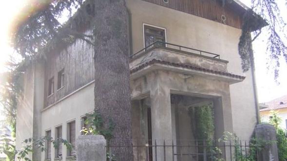 L’edificio ex Enel tra via Moretto e via Pascoli