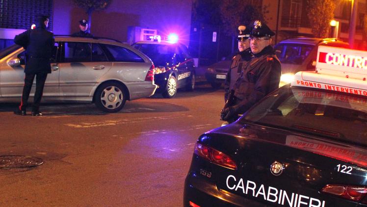 Controlli ad oltranza dei carabinieri sulle strade della Bassa: la caccia ai responsabili della drammatica rapina di Ghedi procede senza sosta 