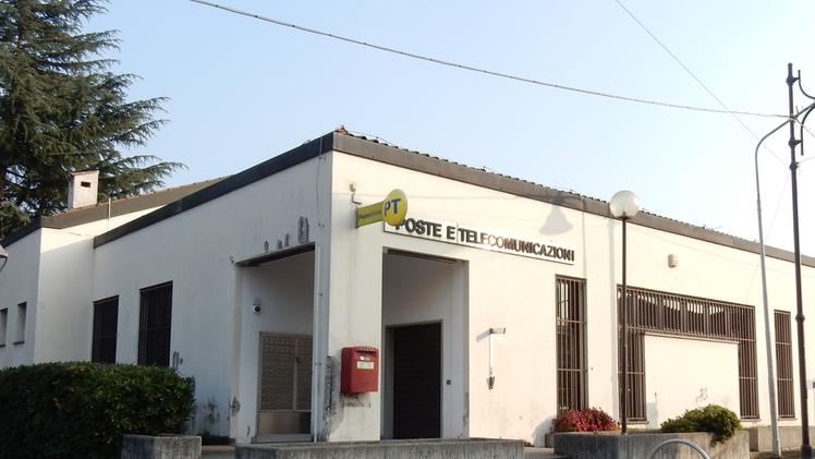 L’ufficio postale di Capriolo: i cittadini lamentano code e ritardi