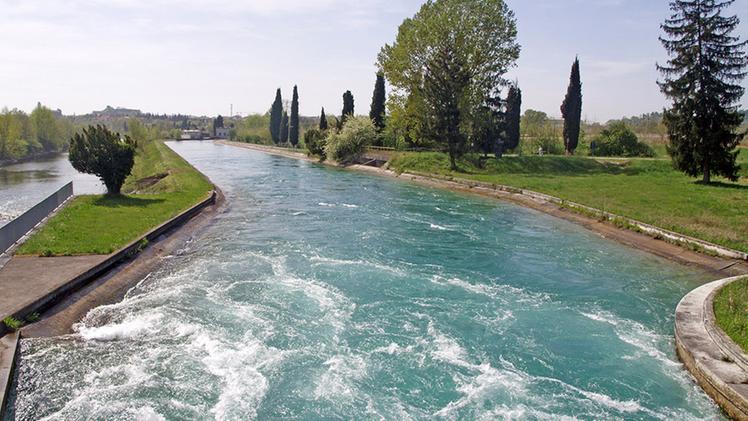 La diga di Salionze che regola l’acqua in uscita dal lago di Garda