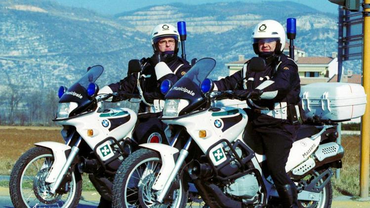 Una pattuglia in motociclietta della Polizia locale di Mazzano