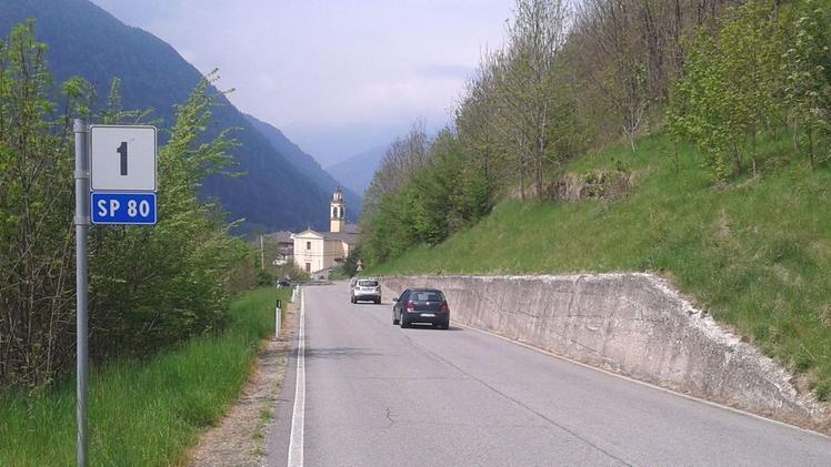 Il tratto di provinciale che sale a Monno e al MortiroloLa sp 80 che collega il fondovalle a Vione