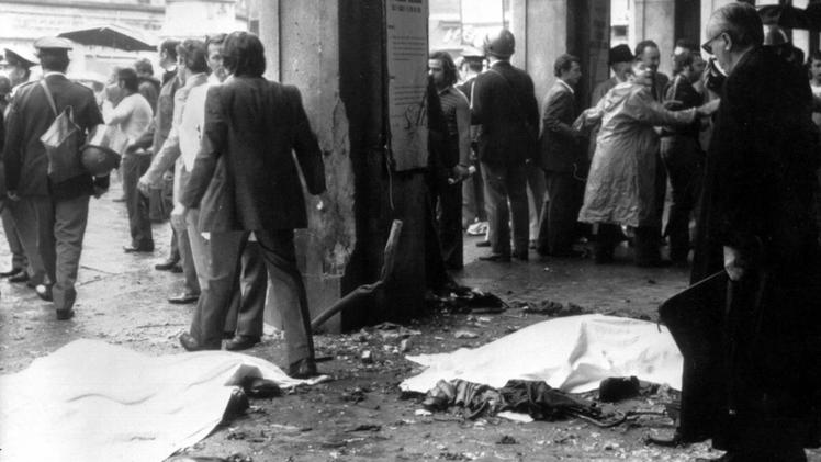 La strage del 28 maggio 1974 in piazza Loggia a Brescia provocò  8 morti e 100 feriti. In 43 anni ci sono state tre inchieste e ben 11 processi