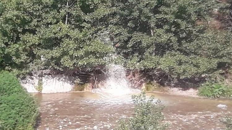 L’acqua del fiume Chiese è diventata giallastra e maleodorante Il fenomeno è avvenuto nello stesso punto teatro delle morie di pesci