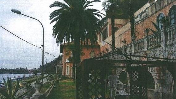 La storica villa sul lungolago di Toscolano Maderno: venduta