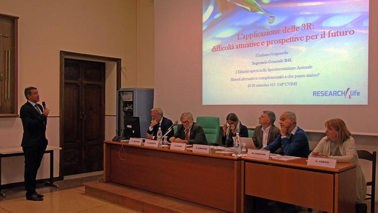 Giuliano Grignaschi durante il dibattito a  palazzo Feltrinelli