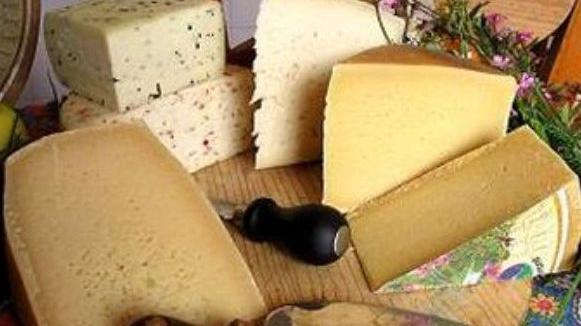 Trionfo di formaggi: a «Franciacorta in bianco» 200 varietà in mostra
