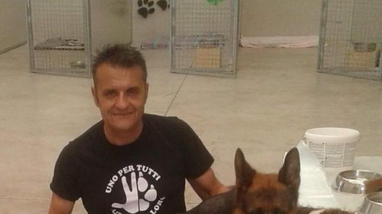 Luciano Alpino con i cani