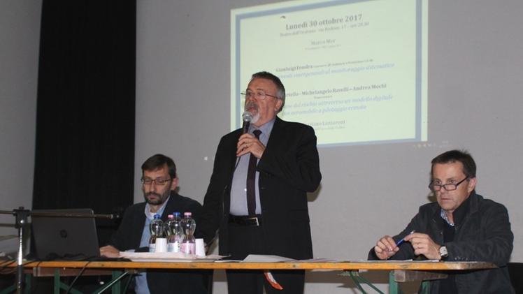L’assessore Gianluigi Fondra durante la presentazione del progetto a Caionvico 